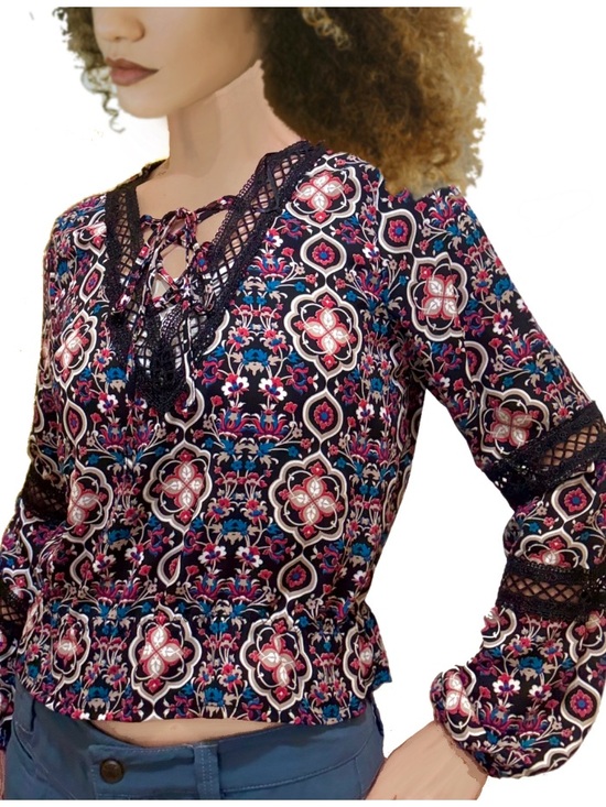 Tops - 🌹HPx3🌹NEW💕 Floral Lace-Trimmed Lace Up Puff Long Sleeve Ruffled Peplum V Top